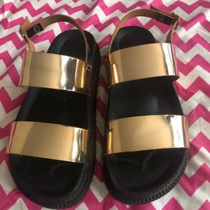 Women sandals by Yoki